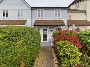 Entrance to front of lodge- click for photo gallery